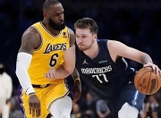 开云体育平台APP-包含湖人血洗意大利男篮，东契奇统治全场的词条