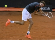 开云体育APP下载-包含意大利网球队逆转法国网球队，梅德韦杰夫送出助攻的词条