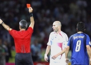 开云体育平台APP-阿斯顿维拉队员红牌被罚，球队临时短缺人手的简单介绍