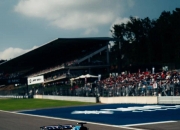 开云体育下载-梅赛德斯鏖战法拉利，佩雷兹点燃赛场的简单介绍