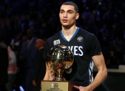 开云体育登录-利拉德执掌比赛风云，老鹰展翅踏平勇士主场