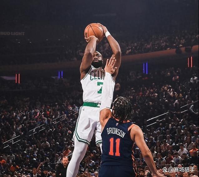 雄鹿险胜雄鹿B队，塔图姆三分雨点燃全场的简单介绍