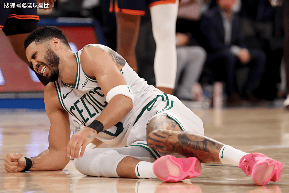 雄鹿险胜雄鹿B队，塔图姆三分雨点燃全场的简单介绍