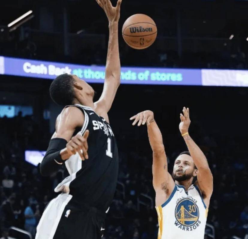 湖人险胜马刺，库里爆发神勇的简单介绍