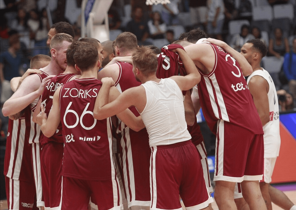 法国队横扫日本队，波尔扛起全队