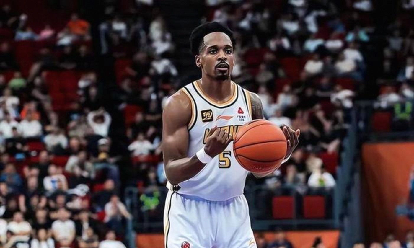 外援表现出色，帮助球队卫冕冠军