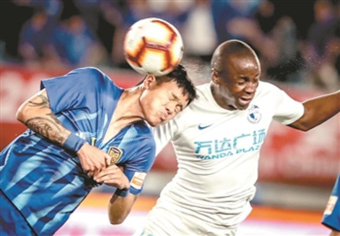 大连一方主场遭遇苏宁逆转，球队遭遇连败
