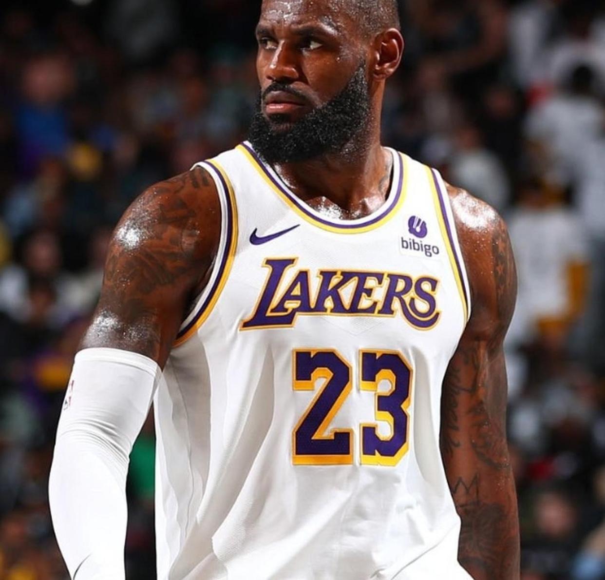 詹姆斯球风独特,被誉为一代传奇 詹姆斯球风独特,被誉为一代传奇