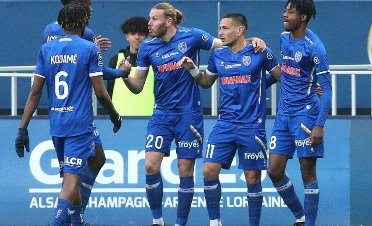 亚眠客场不敌对手，遭遇失利