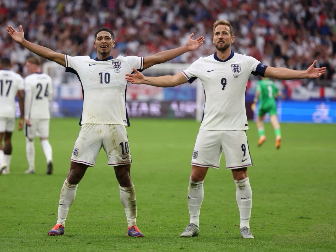 英格兰轻取奥地利，库尔图瓦带队取胜