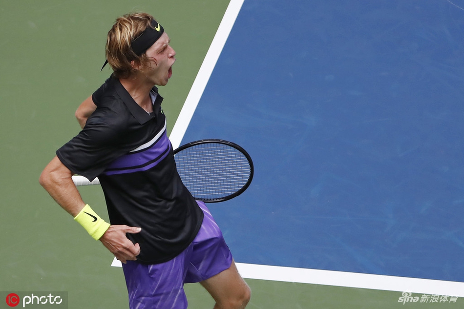 包含美网横扫年终总决赛，西西帕斯刷新纪录的词条