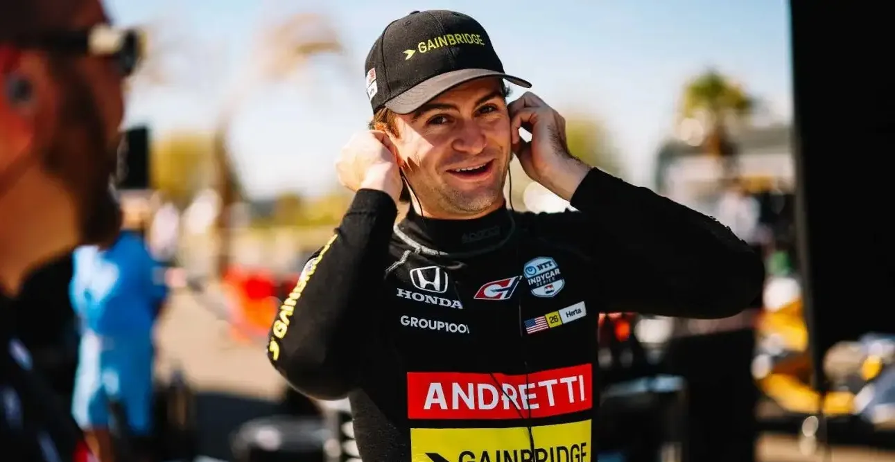 红牛车队横扫阿斯顿马丁，周冠宇点燃赛场的简单介绍