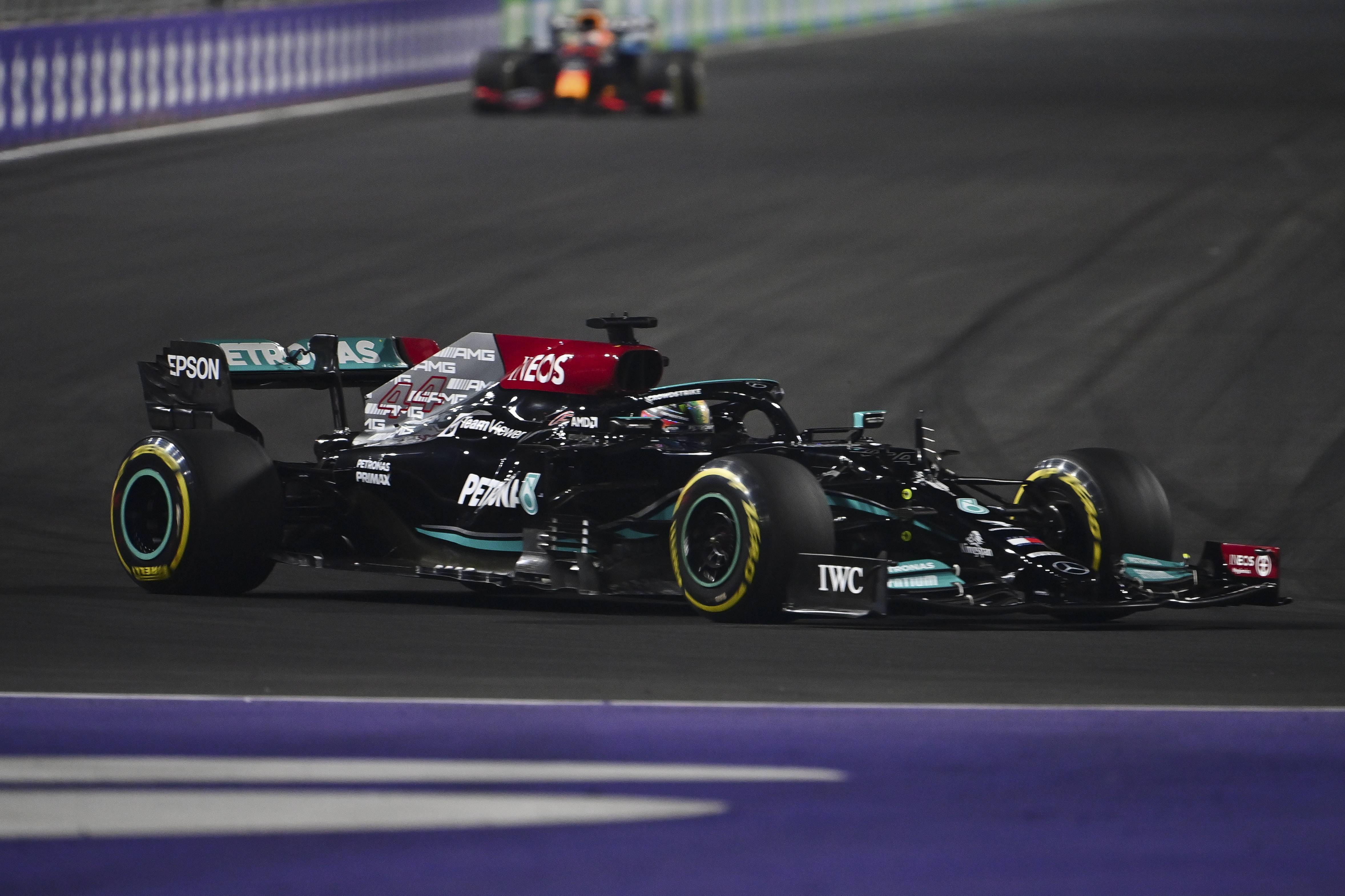 哈斯车队逆转梅赛德斯，汉密尔顿状态火热的简单介绍