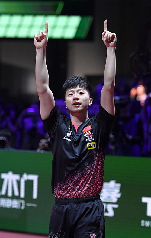 关于瑞典队逆转英格兰队，马龙刷新纪录的信息