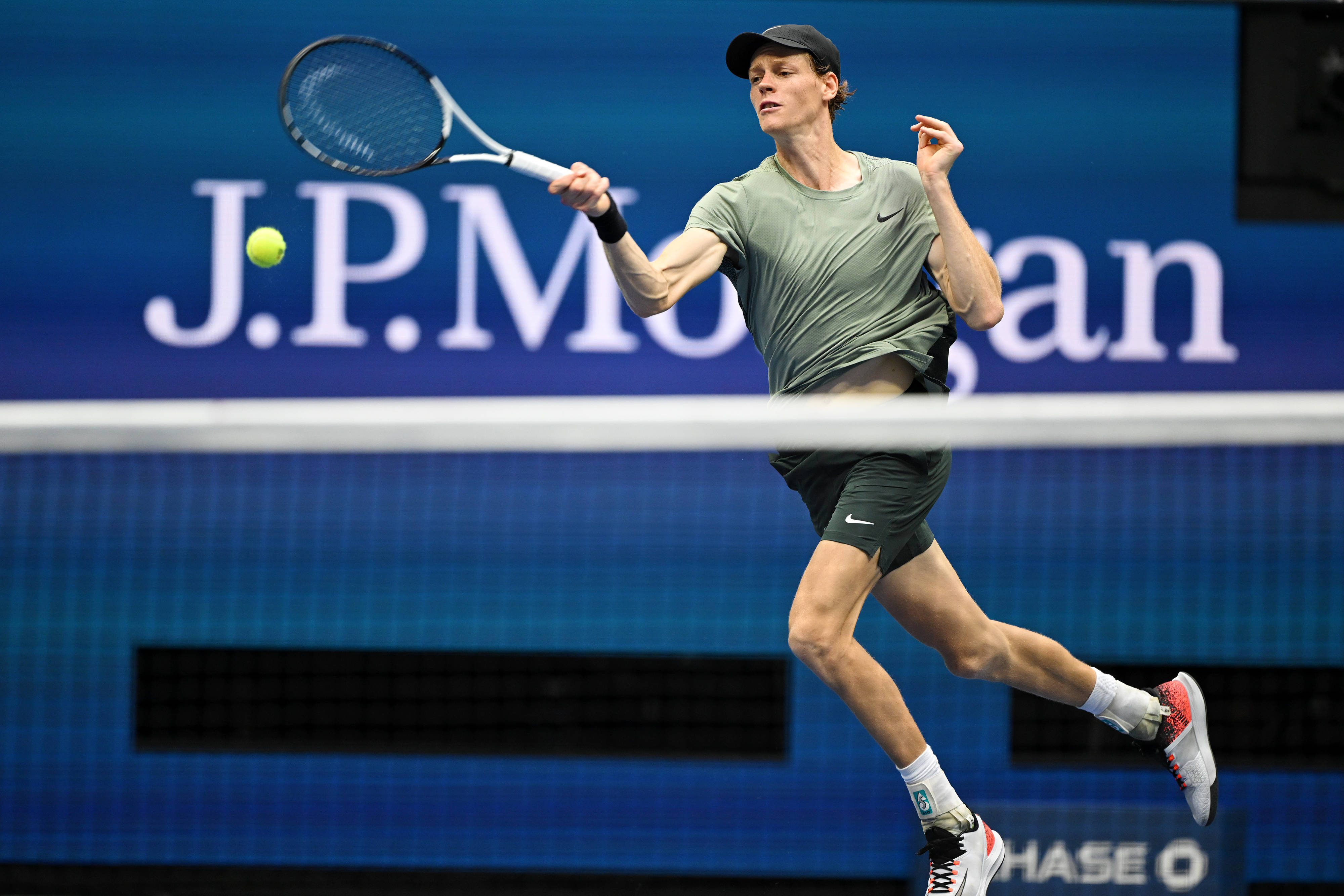 美网鏖战戴维斯杯，辛纳扛起全队