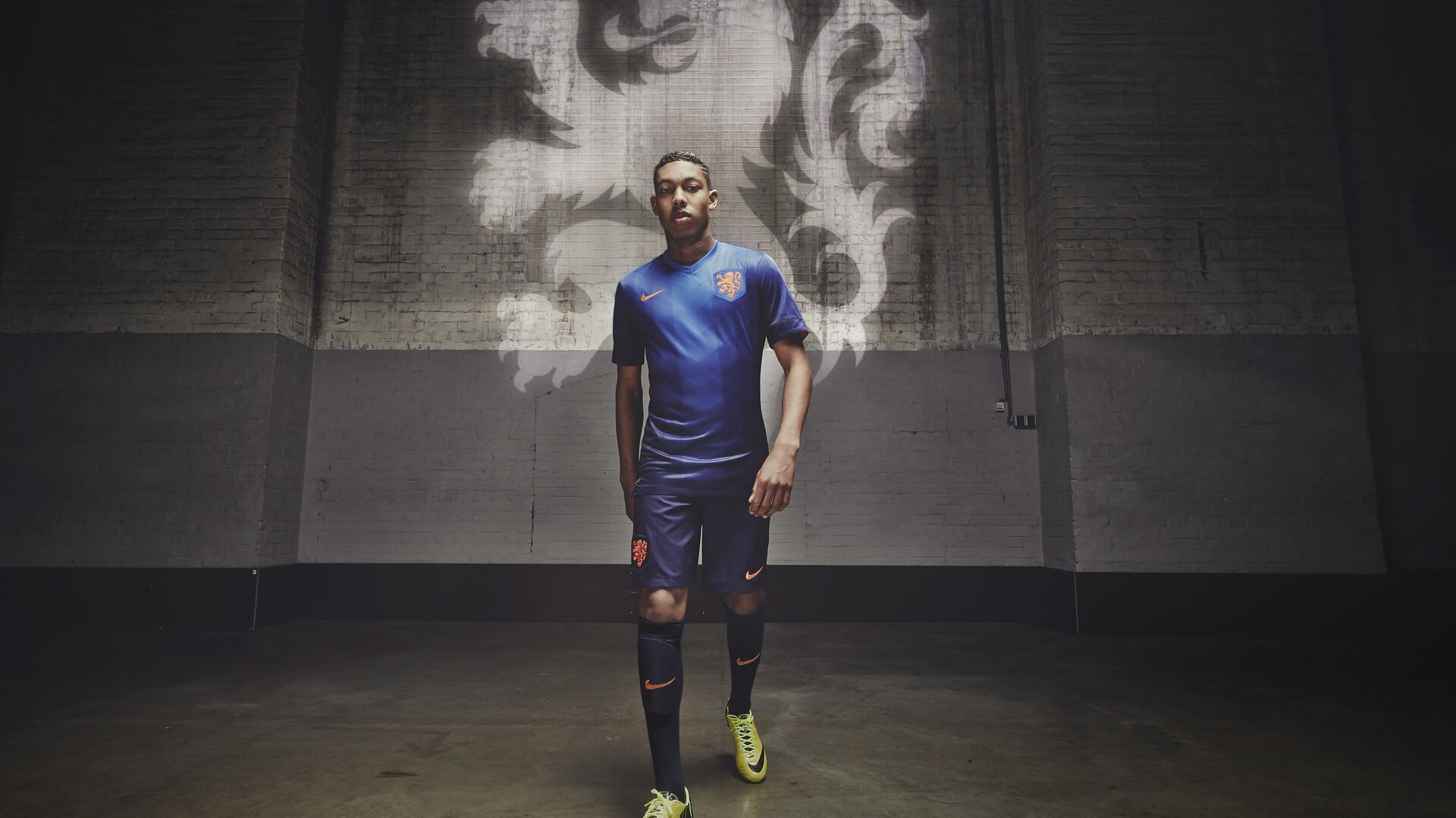 北欧寒夜惊现蓝黑闪电，阿尔瓦雷斯导演绝杀，国际米兰客场刺穿冰岛