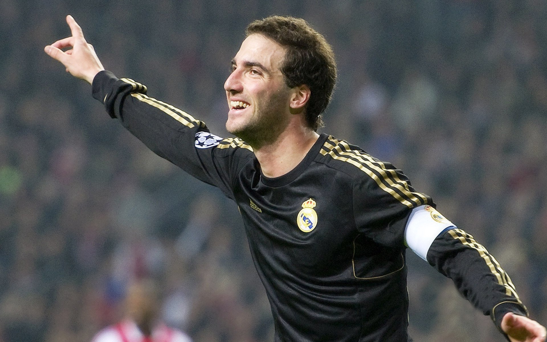 阿克教科书式防守与丹麦末节觉醒，一场战术纪律与意志的较量