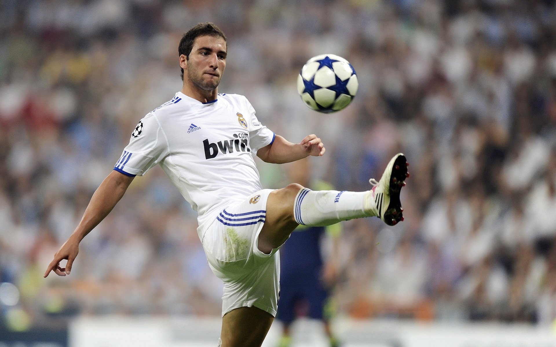 从斯德哥尔摩到曼彻斯特，阿坎吉的绝杀基因如何跨越国界定义冠军