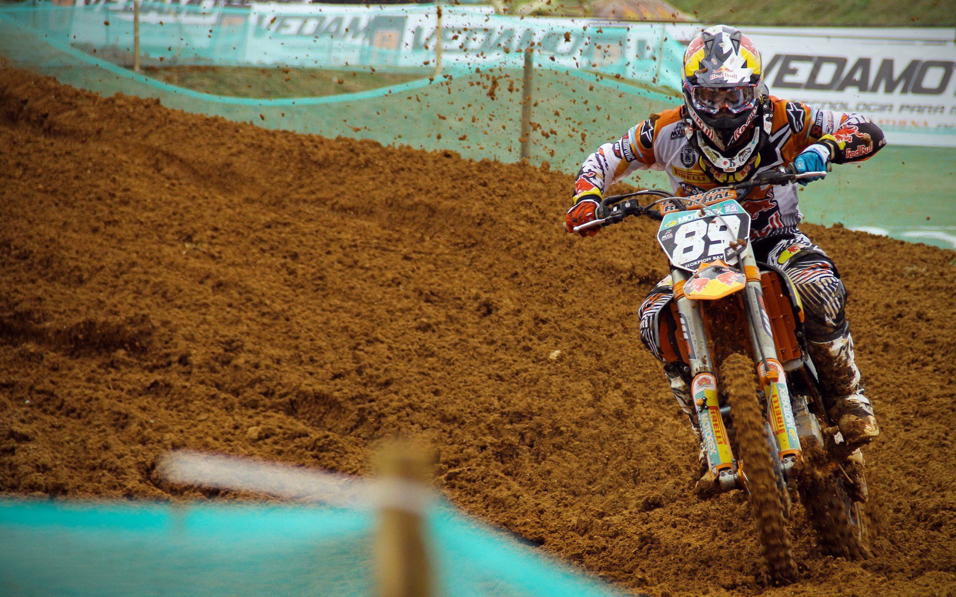 维尼修斯闪耀全场，西班牙团队足球横扫喀麦隆