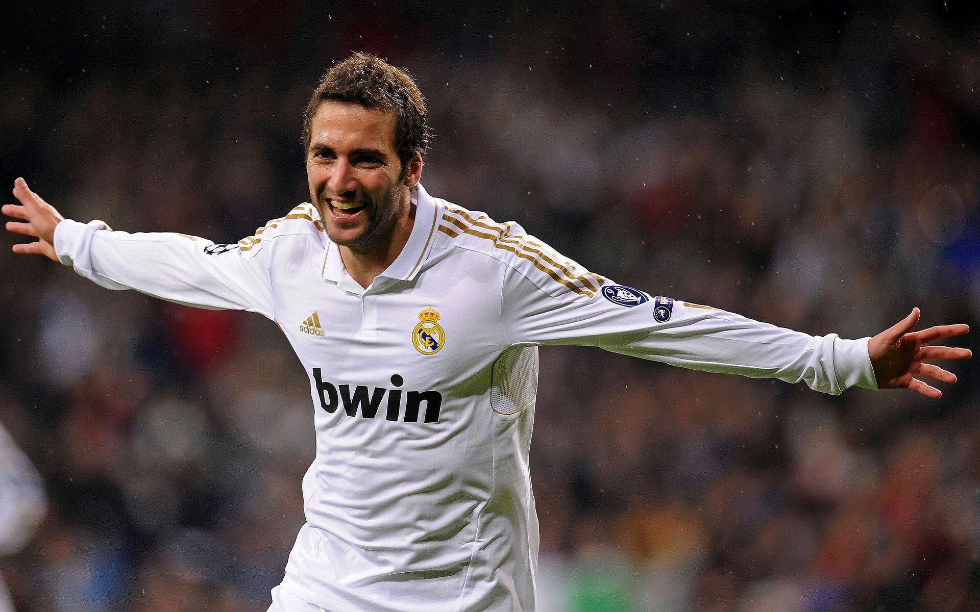 黄潜奇迹与蓝黑心脏，当比利亚雷亚尔掀翻阿根廷，巴雷拉在西班牙国家德比中加冕